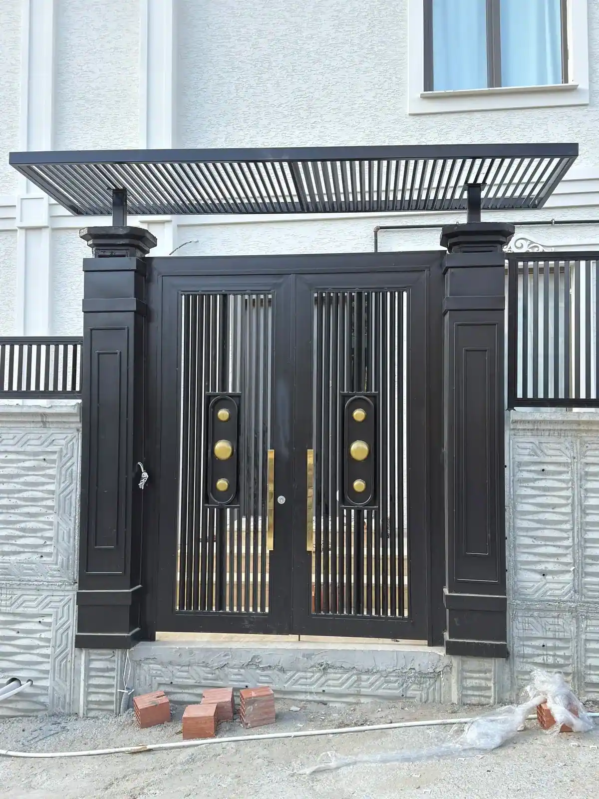 Villa yaya giriş kapısı